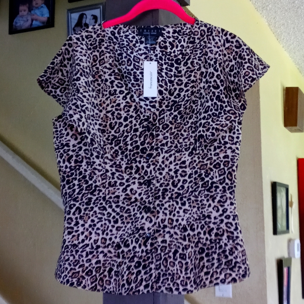 Trixxi Clothing Company Leopard Print SS Flutters Sleeveless Button-Down Blouse